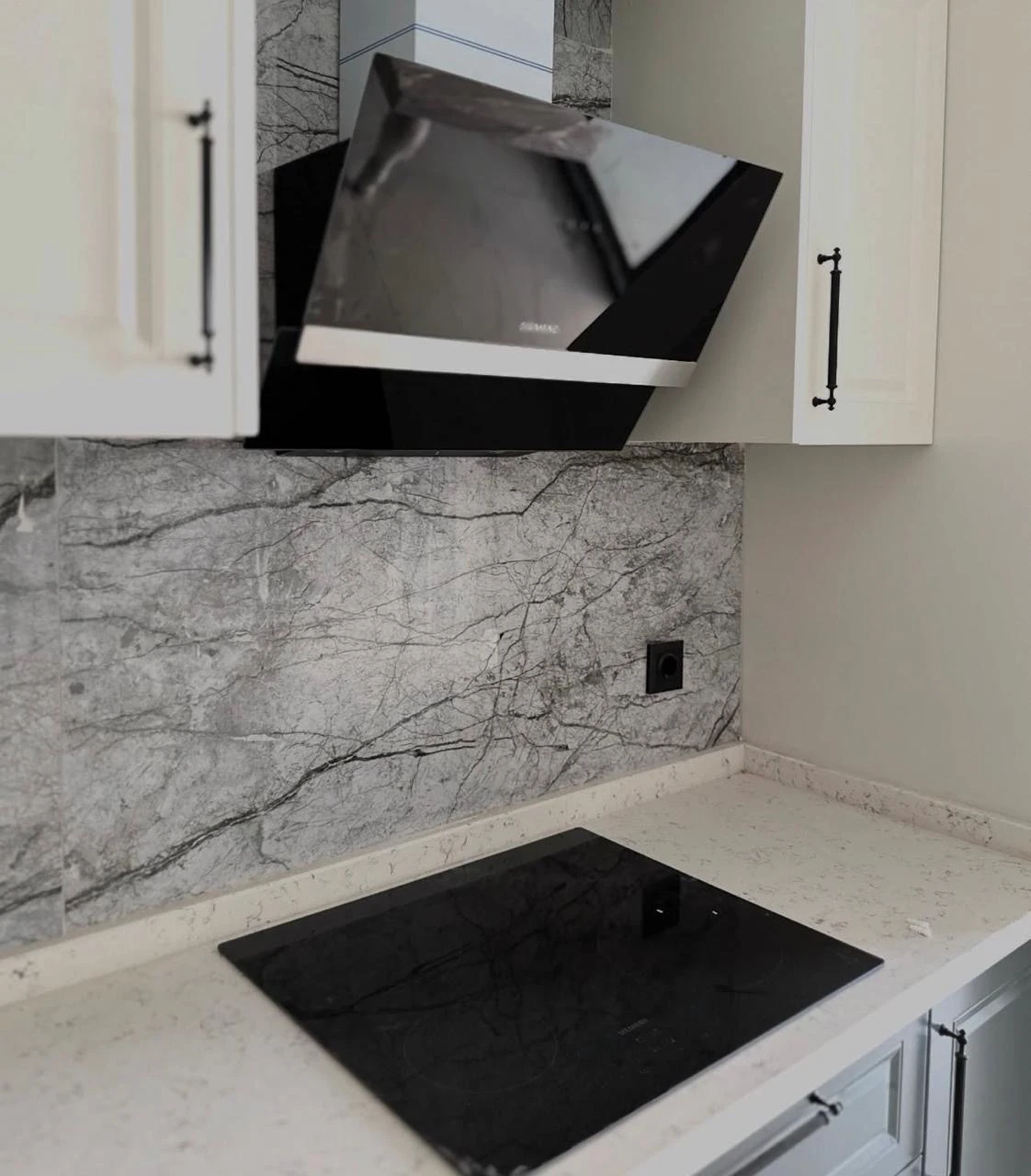 Detalle de cocina y encimera en una obra realizada