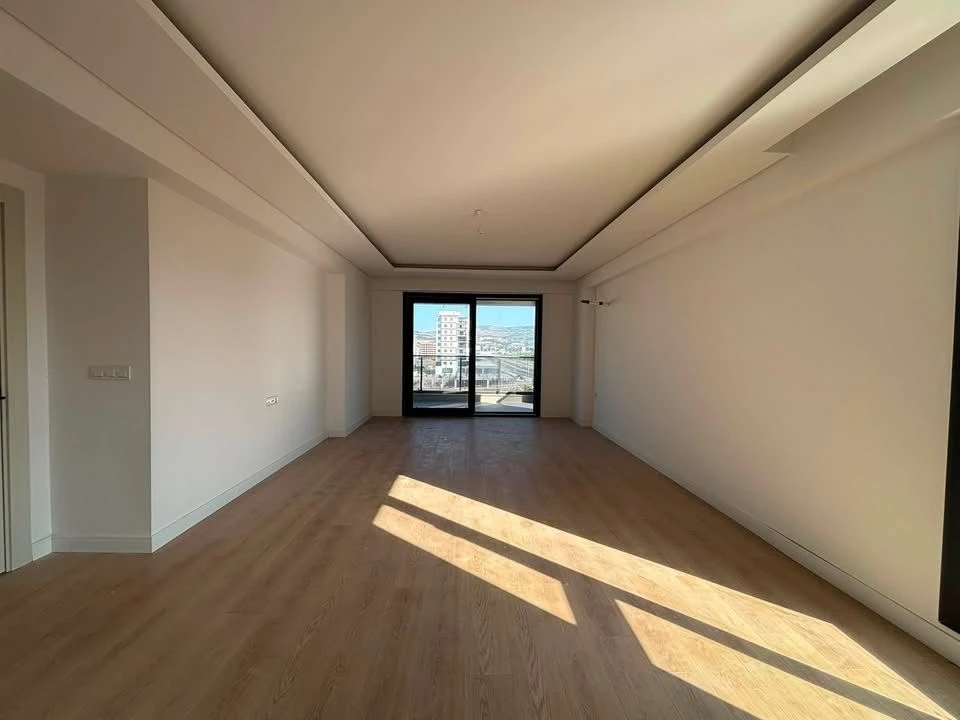Acabados de salón y techo en una obra realizada