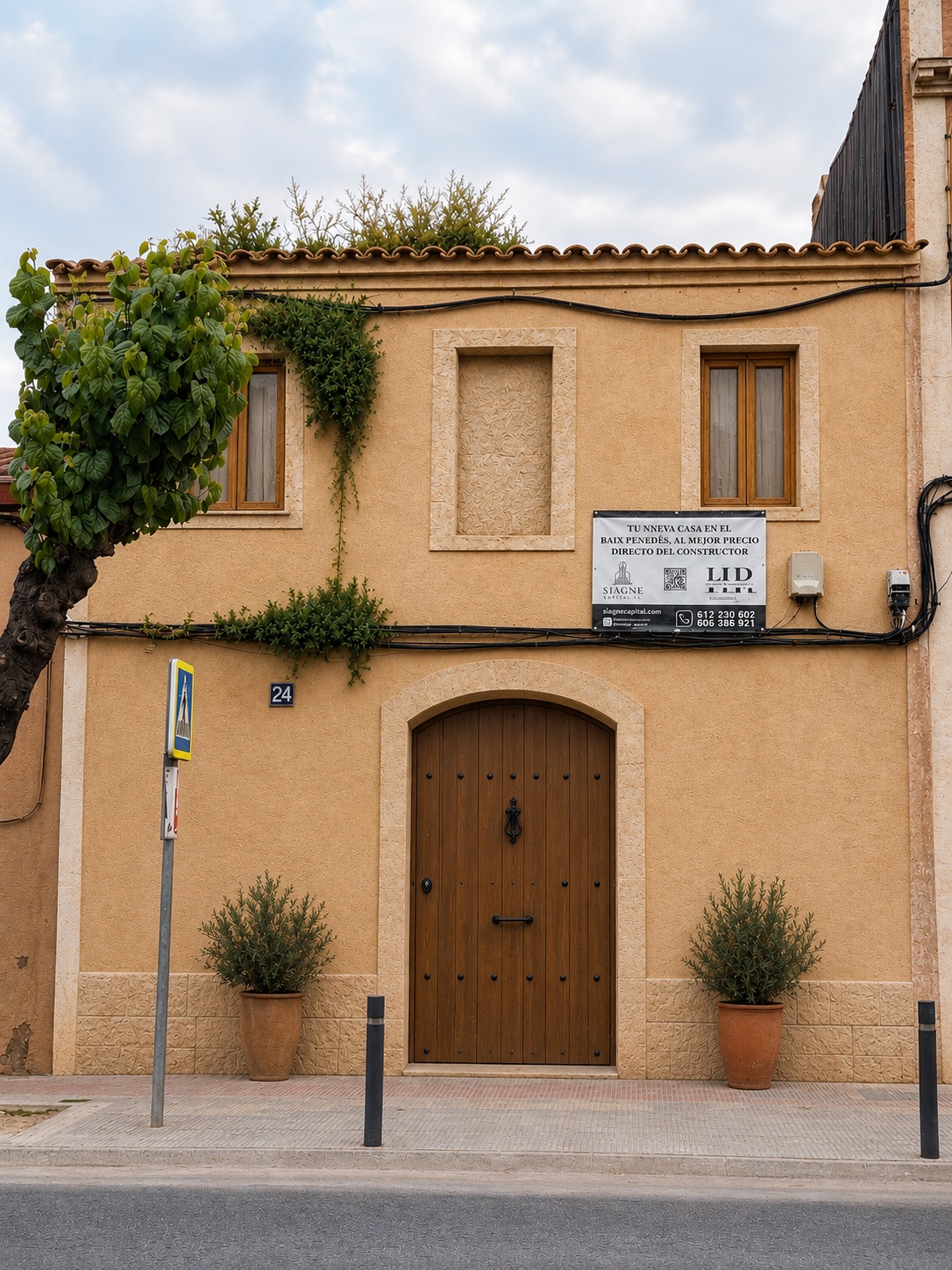 Fachada de la casa de pueblo en Llorenç del Penedès