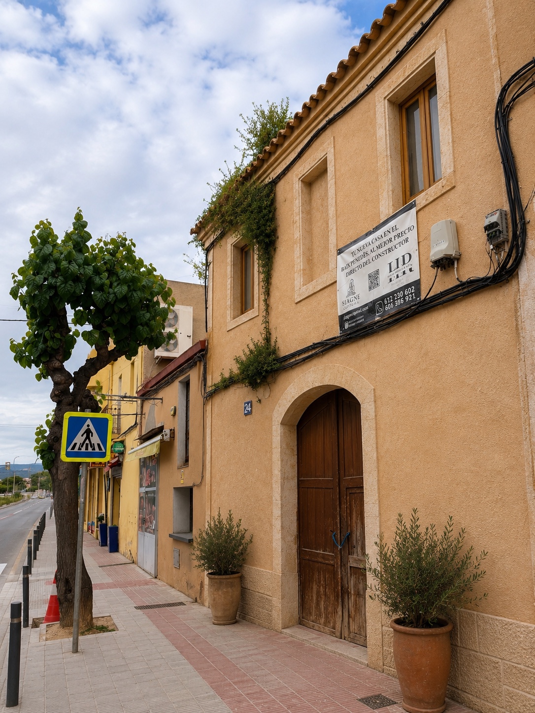 Acceso a la vivienda de Llorenç del Penedès